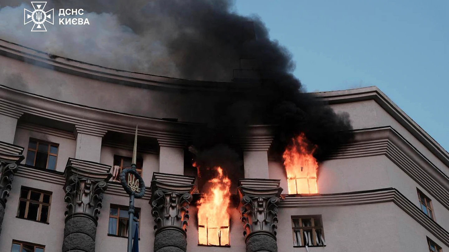 Bombardeo al Parlamento ucraniano. Bombardeo al Parlamento ucraniano.