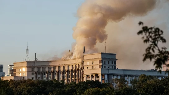 Humo saliendo de la sede del Gobierno ucraniano en Kyiv tras un ataque ruso Humo saliendo de la sede del Gobierno ucraniano en Kyiv tras un ataque ruso