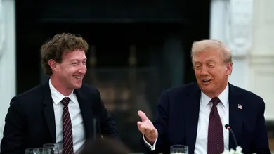 Mark Zuckerberg y Donald Trump durante la cena en la Casa Blanca Mark Zuckerberg y Donald Trump durante la cena en la Casa Blanca