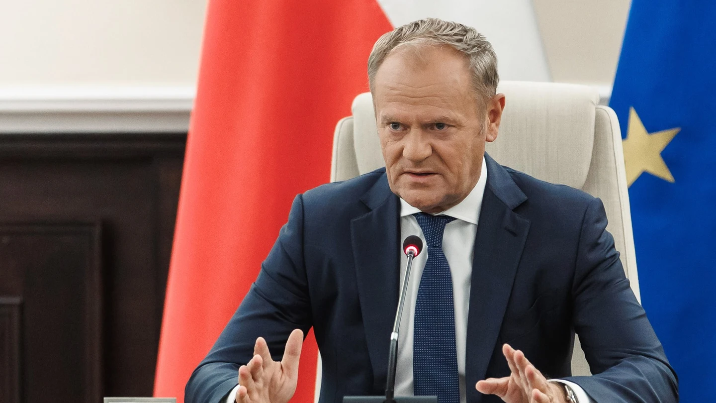 El primer ministro polaco Donald Tusk El primer ministro polaco, Donald Tusk, celebra una reunión gubernamental extraordinaria en la cancillería