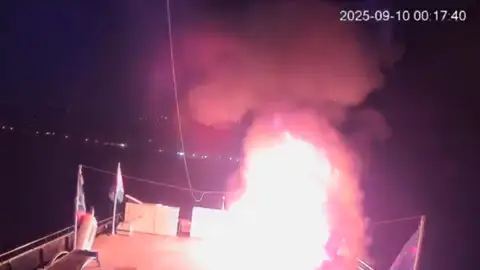 La Flotilla para Gaza denuncia un segundo ataque con drones contra uno de sus barcos La Flotilla para Gaza denuncia un segundo ataque con drones contra uno de sus barcos