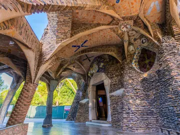 Cripta de Güell, de Antonio Gaudí Cripta de Güell, de Antonio Gaudí