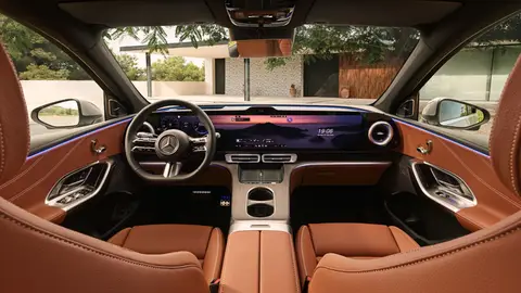 Frente al conservadurismo del exterior, el interior del Mercedes GLC eléctrico es una demostración de tecnología y desprecio por los mandos físicos Mercedes GLC eléctrico
