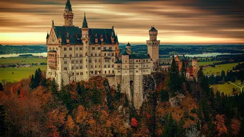 Castillo de Neuschawanstein en otoño Castillo de Neuschawanstein en otoño