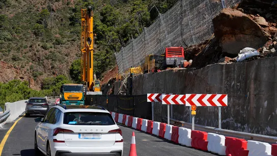Tramo de carretera en obras. Tramo de carretera en obras.