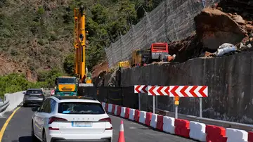 Tramo de carretera en obras. Tramo de carretera en obras.