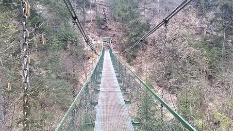 Puente sobre el río Hornad en Slovensky Raj (Paraíso Eslovaco) Puente sobre el río Hornad en Slovensky Raj (Paraíso Eslovaco)