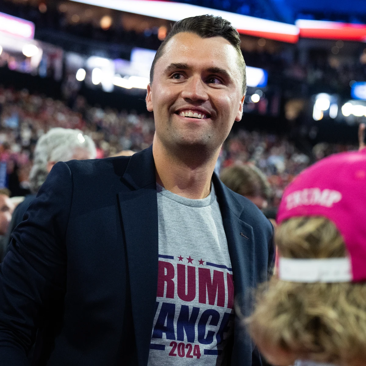 Quién fue Charlie Kirk? La joven voz de la derecha que defendió las muertes por arma de fuego como un "precio" necesario