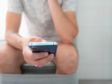 Usar el teléfono en el baño Usar el teléfono en el baño
