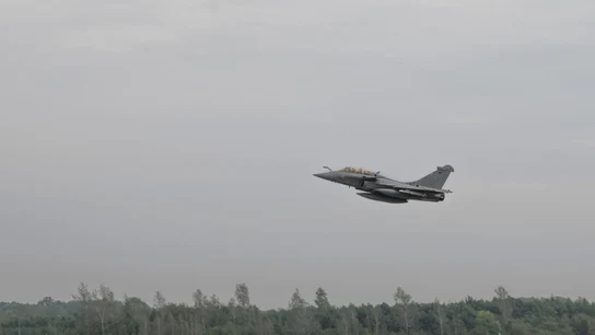 Un caza Rafale francés desplegado en Polonia. Un caza Rafale francés desplegado en Polonia.