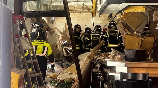 Bomberos del Ayuntamiento de Madrid realizan tareas de desescombro Bomberos del Ayuntamiento de Madrid realizan tareas de desescombro