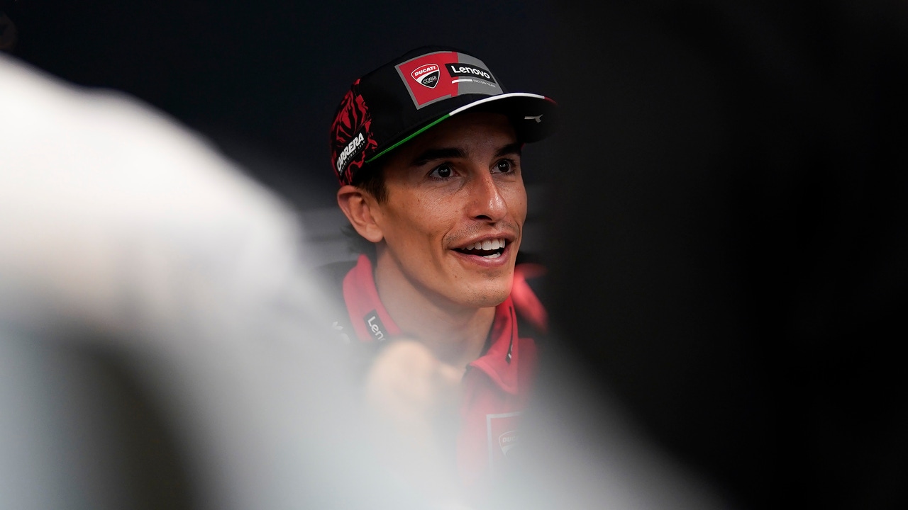 La superstición de Marc Márquez con el nuevo trofeo de MotoGP: "Déjate..."