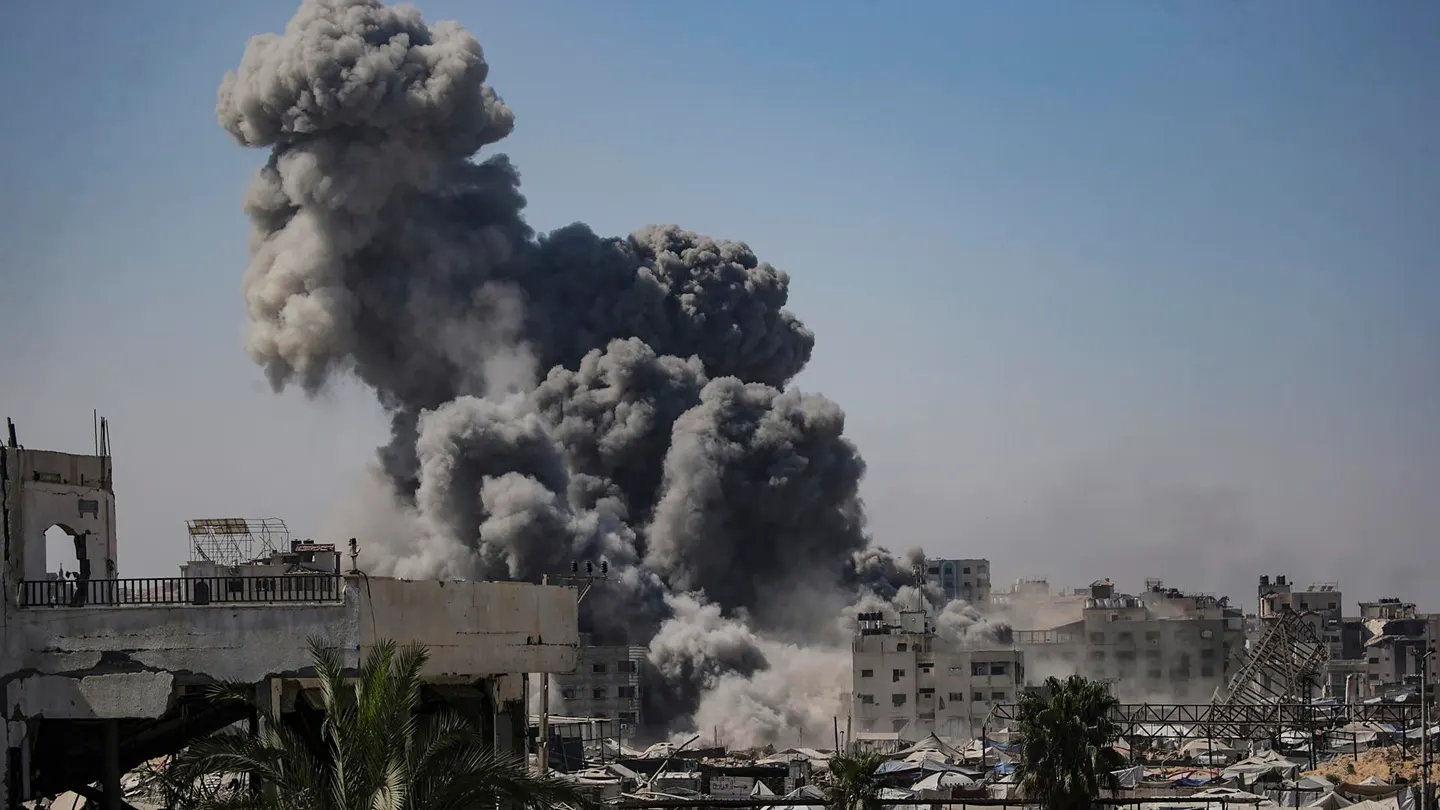 La torre Al Kawthar tras un ataque aéreo israelí en la Ciudad de Gaza. La torre Al Kawthar tras un ataque aéreo israelí en la Ciudad de Gaza.