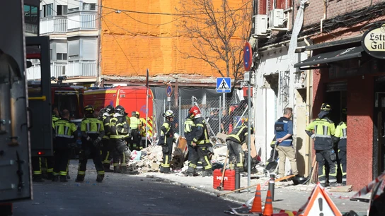 Equipos de emergencias trabajan en la zona donde se ha producido la explosión en Vallecas Equipos de emergencias trabajan en la zona donde se ha producido la explosión en Vallecas