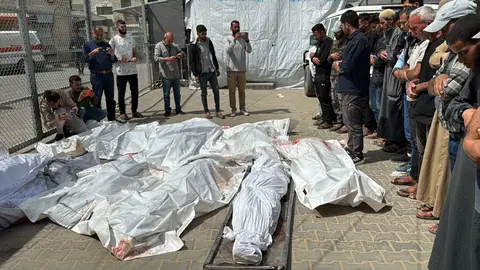 Cadáveres de palestinos muertos en ataques israelíes Cadáveres de palestinos muertos en ataques israelíes