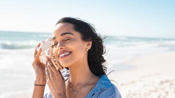 Escuchar una caracola de mar