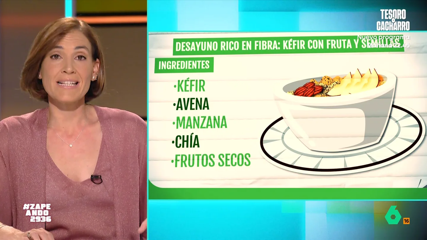 El desayuno rico en fibra de Boticaria García ideal para combatir la "montaña rusa del azúcar": "Es mucho más que un laxante" Boticaria García propone en este vídeo un desayuno rico y saludable que aporta, en una sola comida, 17 de los 30 gramos de fibra diarios que nuestro cuerpo necesita: kéfir con fruta y semillas.