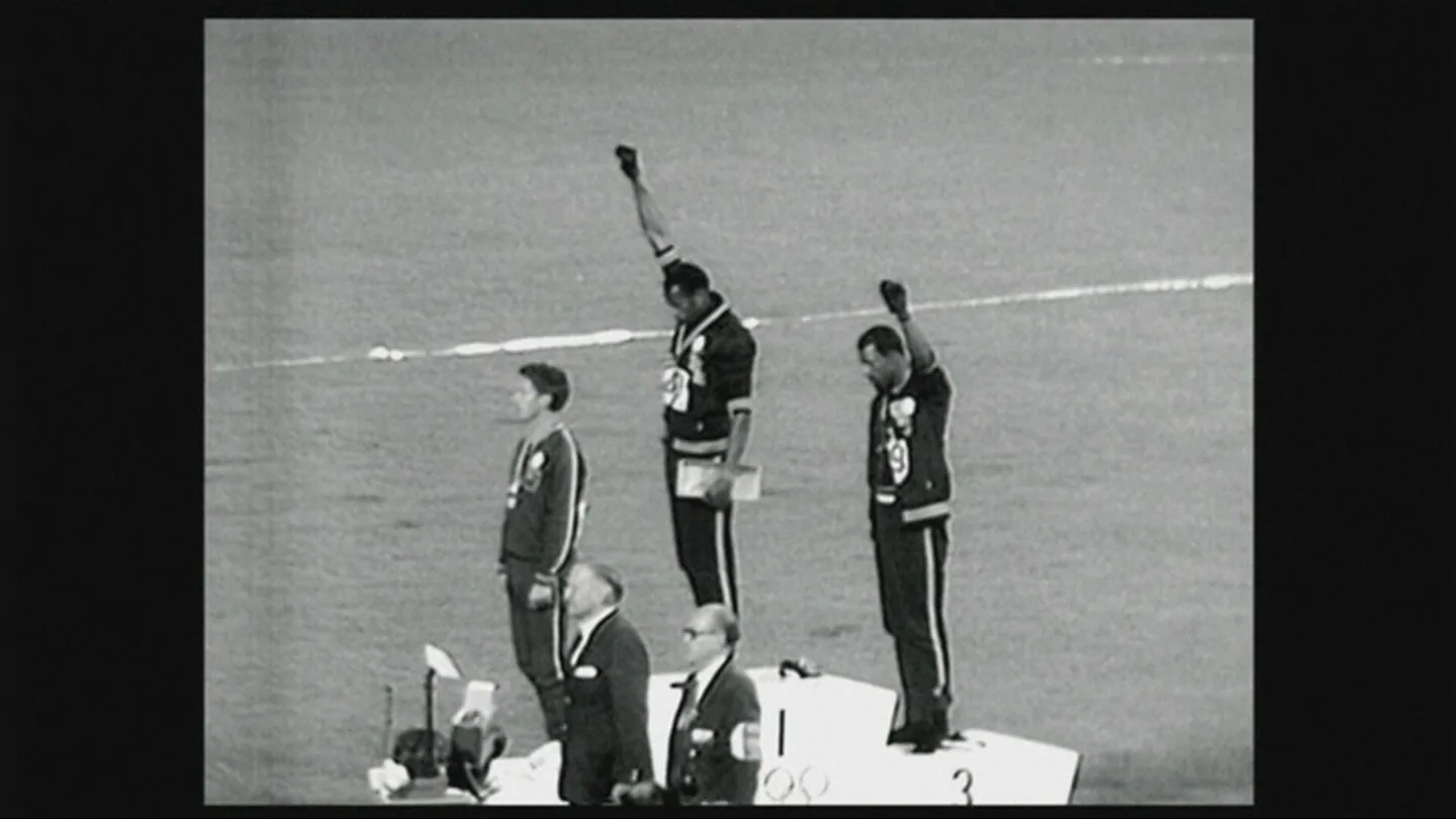El saludo de los atletas Tommie Smith y John Carlos durante las olimpiadas en México contra el racismo en EEUU. El saludo de los atletas Tommie Smith y John Carlos durante las olimpiadas en México contra el racismo en EEUU.