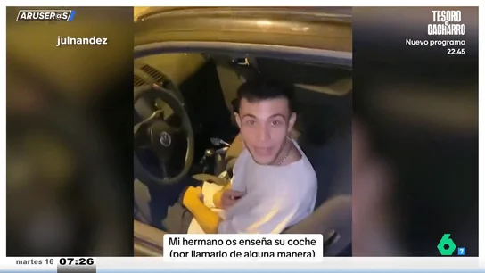 Muestra las 'prestaciones' de su coche al estilo 'Céntrimos Cúbicos', pero en cutre: "No se abre el 'pichorro', pero sí la ventanilla" Muestra las 'prestaciones' de su coche al estilo 'Céntrimos Cúbicos', pero en cutre: "No se abre el 'pichorro', pero sí la ventanilla"