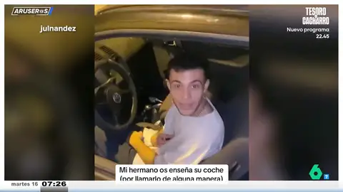 Muestra las 'prestaciones' de su coche al estilo 'Céntrimos Cúbicos', pero en cutre: "No se abre el 'pichorro', pero sí la ventanilla" Muestra las 'prestaciones' de su coche al estilo 'Céntrimos Cúbicos', pero en cutre: "No se abre el 'pichorro', pero sí la ventanilla"