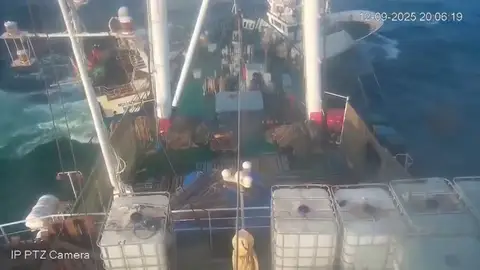 Las imágenes del choque entre dos barcos en Mauritania que acabó con sus dos capitanes detenidos Las imágenes del choque entre dos barcos en Mauritania que acabó con sus dos capitanes detenidos