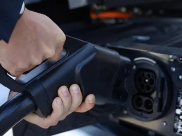 Recarga de un coche eléctrico Recarga de un coche eléctrico