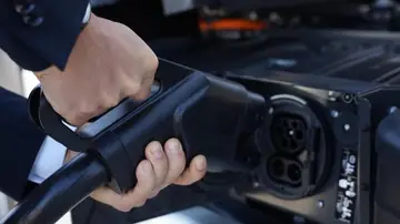 Recarga de un coche eléctrico Recarga de un coche eléctrico