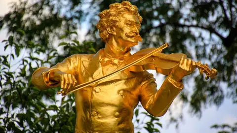 Estatua de Strauss en Viena Estatua de Strauss en Viena