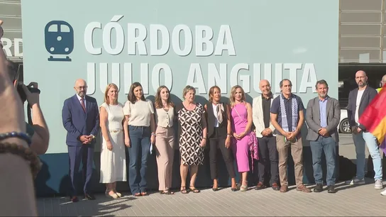 La estación de trenes de Córdoba lleva desde este martes oficialmente el nombre de 'Julio Anguita' La estación de trenes de Córdoba lleva desde este martes oficialmente el nombre de 'Julio Anguita'