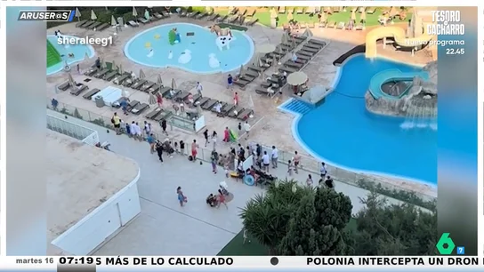 Una turista británica alucina con la guerra de tumbonas que se desata en un hotel de Mallorca Una turista británica alucina con la guerra de tumbonas que se desata en un hotel de Mallorca
