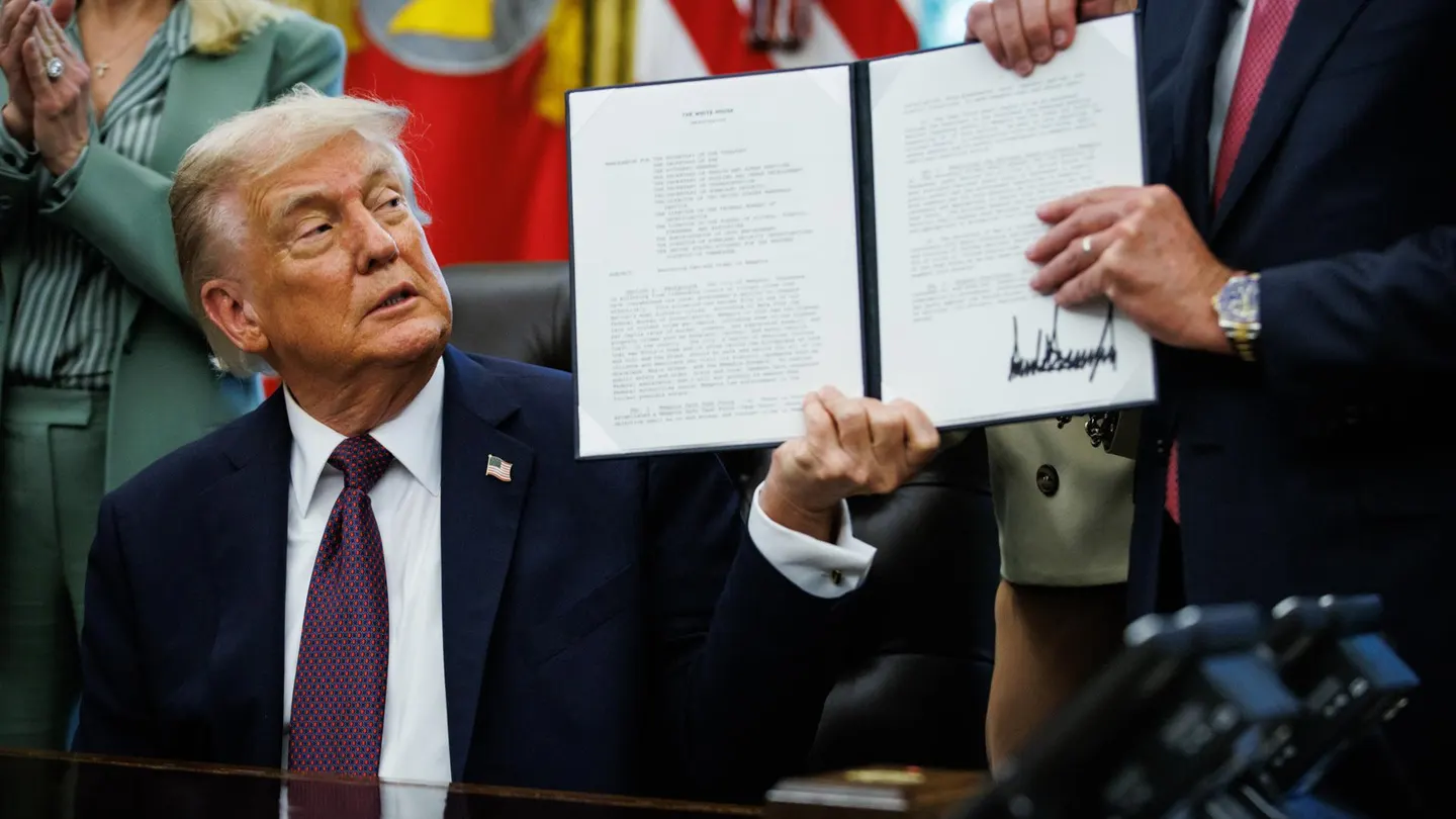 El presidente de Estados Unidos (EEUU), Donald Trump, tras firmar el despliegue de la Guardia Nacional en Memphis. El presidente de Estados Unidos (EEUU), Donald Trump, tras firmar el despliegue de la Guardia Nacional en Memphis.