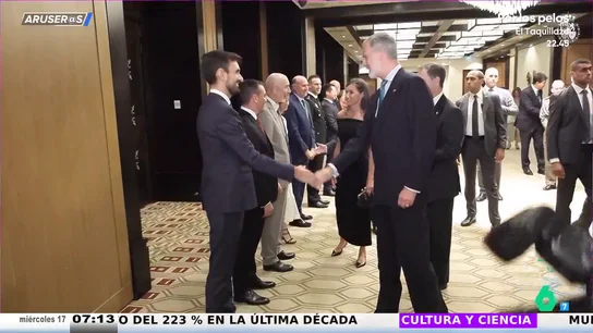 La reina Letizia rompe el protocolo para saludar a una mujer en Egipto: "Se sorprende al verla y la abraza" La reina Letizia rompe el protocolo para saludar a una mujer en Egipto: "Se sorprende al verla y la abraza"