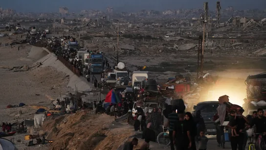Miles de gazatíes abandonan la Franja de Gaza ante el comienzo de la operación terrestre de Israel Miles de gazatíes abandonan la Franja de Gaza ante el comienzo de la operación terrestre de Israel