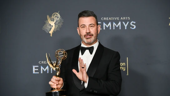 El presentador Jimmy Kimmel, con un premio Emmy en la mano El presentador Jimmy Kimmel, con un premio Emmy en la mano