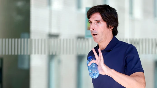 El hijo del exvicepresidente del CTA José María Enríquez Negreira, Javier Enríquez, a su salida de la Ciudad de la Justicia de Barcelona El hijo del exvicepresidente del CTA José María Enríquez Negreira, Javier Enríquez, a su salida de la Ciudad de la Justicia de Barcelona