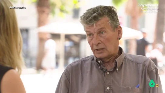 Tiziano Lucchini, sin hogar en Barcelona: "Siempre en mi vida trabajé, gané mucho dinero y ahora estoy así. Me cuesta no poder salir" Andrea Ropero entrevista en este vídeo a Tiziano Lucchini, una de las 1.5000 personas sin hogar que hay actualmente en Barcelona. En este vídeo, expresa la "pesadilla" que está viviendo y su voluntad de salir para que "ayuden a otro".