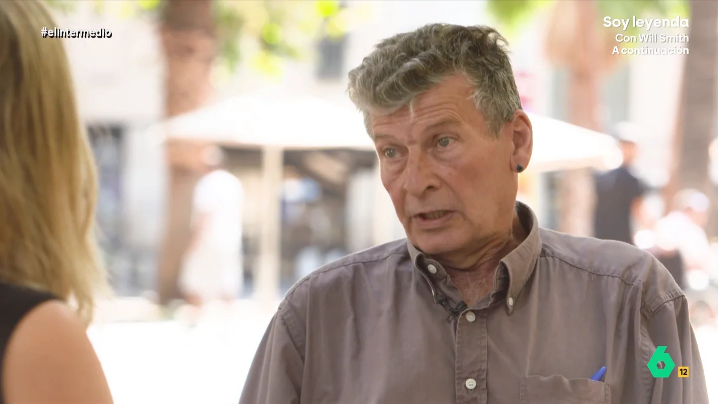 Tiziano Lucchini, sin hogar en Barcelona: "Siempre en mi vida trabajé, gané mucho dinero y ahora estoy así. Me cuesta no poder salir" Andrea Ropero entrevista en este vídeo a Tiziano Lucchini, una de las 1.5000 personas sin hogar que hay actualmente en Barcelona. En este vídeo, expresa la "pesadilla" que está viviendo y su voluntad de salir para que "ayuden a otro".