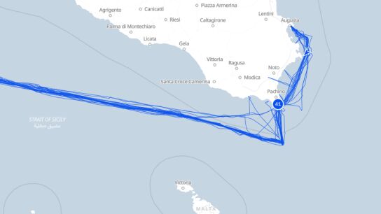 Los barcos de la Global Sumud Flotilla, frente al puerto de Siracusa (Italia)