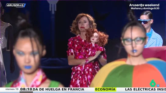 Ágatha Ruiz de la Prada presenta su primera colección diseñada por IA con muñeca idéntica incluida Ágatha Ruiz de la Prada presenta su primera colección diseñada por IA con muñeca idéntica incluida