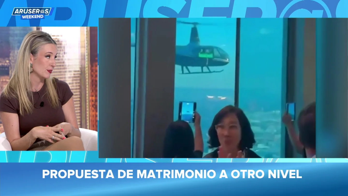Un 'sí, quiero' de altura: le pide matrimonio con un cartel desde un helicóptero mientras cenan en un rascacielos Un 'sí, quiero' de altura: le pide matrimonio con un cartel desde un helicóptero mientras cenan en un rascacielos
