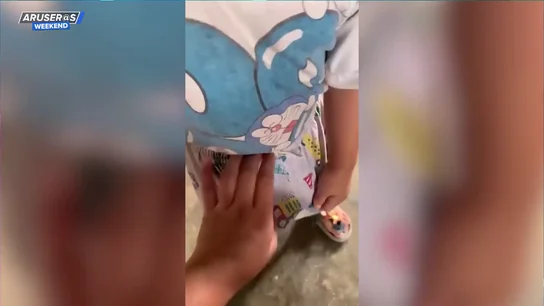 El divertido viral del bebé que esconde al gato en el pantalón del pijama El divertido viral del bebé que esconde al gato en el pantalón del pijama