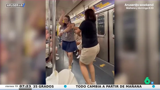 Dos andaluzas llevan el arte y la alegría del sur de España hasta el corazón del metro de Nueva York Dos andaluzas llevan el arte y la alegría del sur de España hasta el corazón del metro de Nueva York