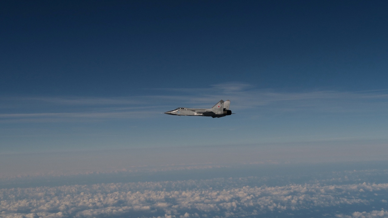 Putin sigue desafiando a la OTAN: un avión militar ruso entra en el espacio aéreo neutral sobre el mar Báltico