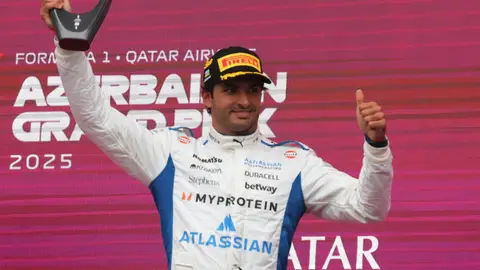 Carlos Sainz regresa al podio en el GP de Azerbaiyán Carlos Sainz regresa al podio en el GP de Azerbaiyán