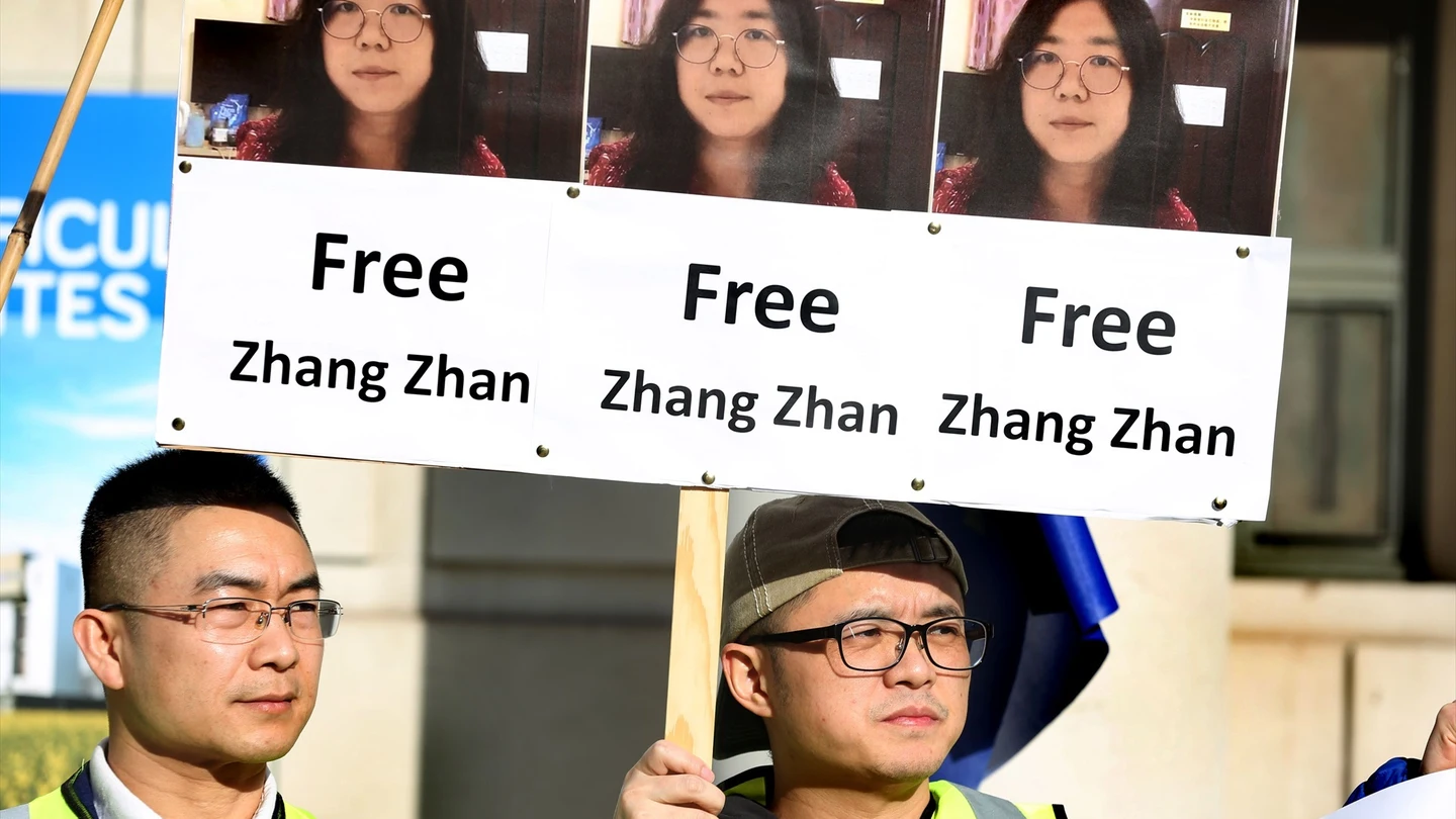 Pancarta a favor de la liberación de la bloguera china Zhang Zhan. Pancarta a favor de la liberación de la bloguera china Zhang Zhan.