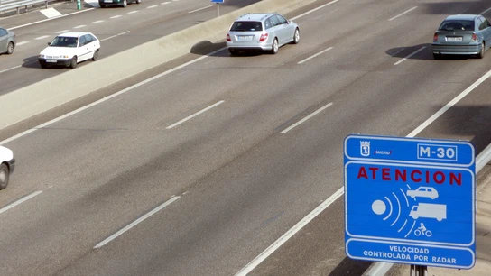 Señal que alerta de la presencia de un radar en la M-30 Señal que alerta de la presencia de un radar en la M-30