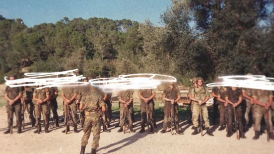 Los soldados fugados en 1994 recuerdan a 'El Geyperman', el alférez "mentalmente sobrepasado" que les torturaba: "Yo le tenía miedo" Los soldados fugados en 1994 recuerdan a 'El Geyperman', el alférez "mentalmente sobrepasado" que les torturaba: "Yo le tenía miedo"