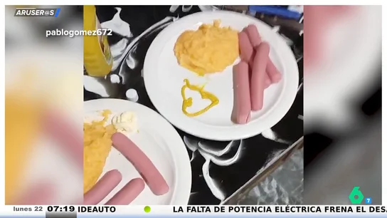Prepara una "cena romántica" a su pareja con cuatro salchichas, puré y un corazón de mostaza: "No sé qué quiso hacer con esto" Prepara una "cena romántica" a su pareja con cuatro salchichas, puré y un corazón de mostaza: "No sé qué quiso hacer con esto"
