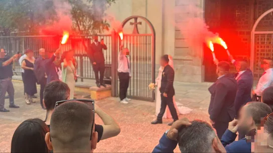 De la iglesia al calabozo: la boda del líder neonazi 'El Ratilla' termina con él y a su banda detenidos tras su boda en Madrid De la iglesia al calabozo: la boda del líder neonazi 'El Ratilla' termina con él y a su banda detenidos tras su boda en Madrid