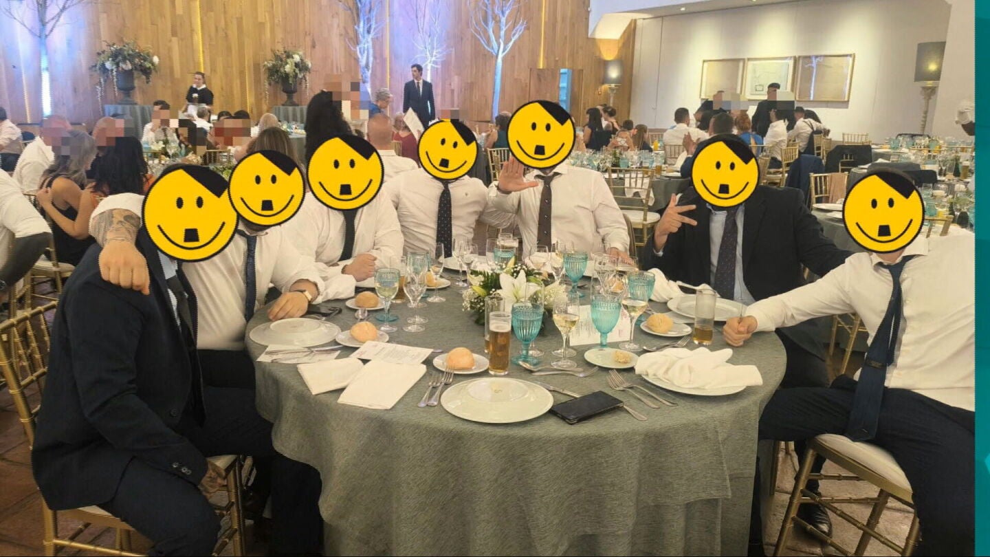 'El Ratilla' y algunos miembros del grupo neonazi Suburbios Firm en la boda
